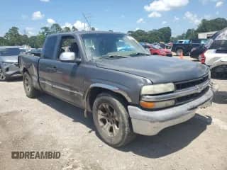 2000 Chevrolet Silverado 1500 LS with VIN 1GCEC19TXYZ138247, listed as a Copart auction lot 65799485 with 291,219 mi miles and Salvage title. Bid and sale history available at DreamBid. Image 1.
