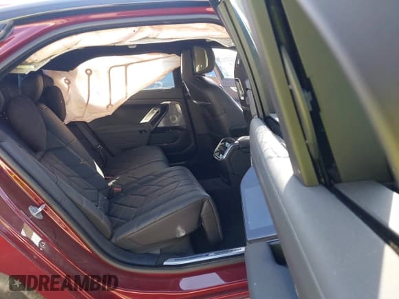 ✅ 2024 BMW i7 M70 • VIN: WBY83EH03RCP97981 • Лот: 43466182. Опубликован ранее на IAAI с пробегом 4 759 миль. Бесплатный доступ к архиву аукционных продаж из США и подробный отчёт об истории автомобиля на DreamBid. Изображение 8.