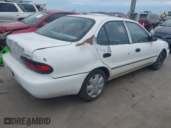 ✅ 1997 Geo Prizm LSi • VIN: 1Y1SK5267VZ435842 • Lot: 42475920. Wystawiony na IAAI z przebiegiem 120 985 mil. Bezpłatny archiwum sprzedaży aukcyjnych z USA i szczegółowy raport historii pojazdu na DreamBid. Zdjęcie 4.