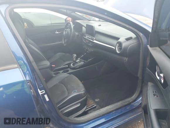 ✅ 2020 Kia Forte GT-Line • VIN: 3KPF34AD6LE248971 • Lot: 43523232. Wystawiony na IAAI z przebiegiem 117 458 mil. Bezpłatny archiwum sprzedaży aukcyjnych z USA i szczegółowy raport historii pojazdu na DreamBid. Zdjęcie 5.