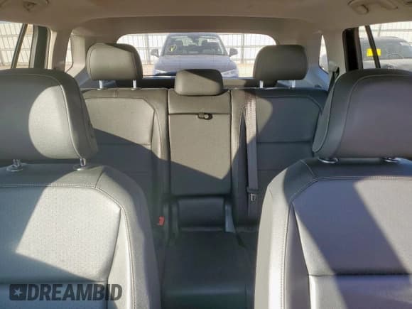 ✅ 2020 Volkswagen Tiguan SE • VIN: 3VV2B7AX3LM078881 • Lot: 82333055. Wystawiony na Copart z przebiegiem 33 913 mil. Bezpłatny archiwum sprzedaży aukcyjnych z USA i szczegółowy raport historii pojazdu na DreamBid. Zdjęcie 10.