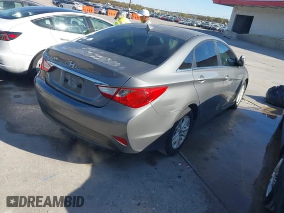✅ 2014 Hyundai Sonata GLS • VIN: 5NPEB4AC1EH933335 • Лот: 43668869. Опубликован ранее на IAAI с пробегом 84 809 миль. Бесплатный доступ к архиву аукционных продаж из США и подробный отчёт об истории автомобиля на DreamBid. Изображение 4.