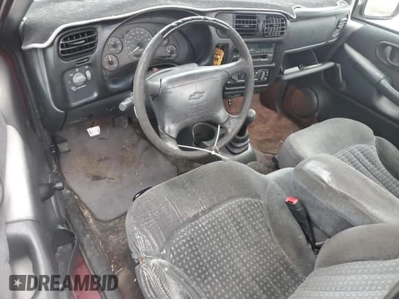 ✅ 1998 Chevrolet S-10 LS • VIN: 1GCCS1449W8119105 • Лот: 85256604. Опубликован ранее на Copart с пробегом 247 411 миль. Бесплатный доступ к архиву аукционных продаж из США и подробный отчёт об истории автомобиля на DreamBid. Изображение 8.