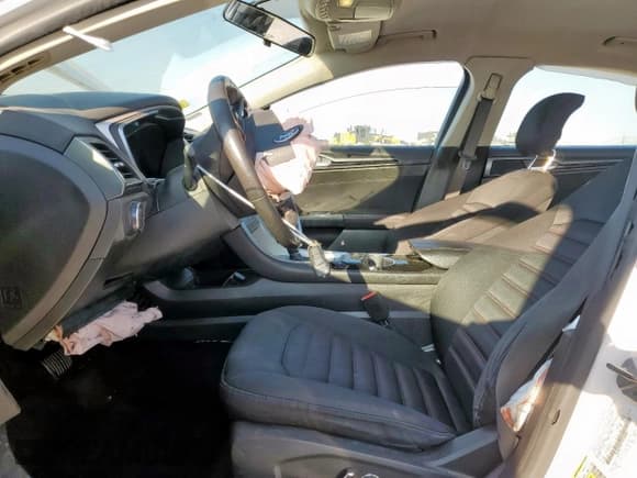 ✅ 2014 Ford Fusion SE • VIN: 3FA6P0HD7ER268067 • Lot: 84778075. Wystawiony na Copart z przebiegiem 210 025 mil. Bezpłatny archiwum sprzedaży aukcyjnych z USA i szczegółowy raport historii pojazdu na DreamBid. Zdjęcie 7.