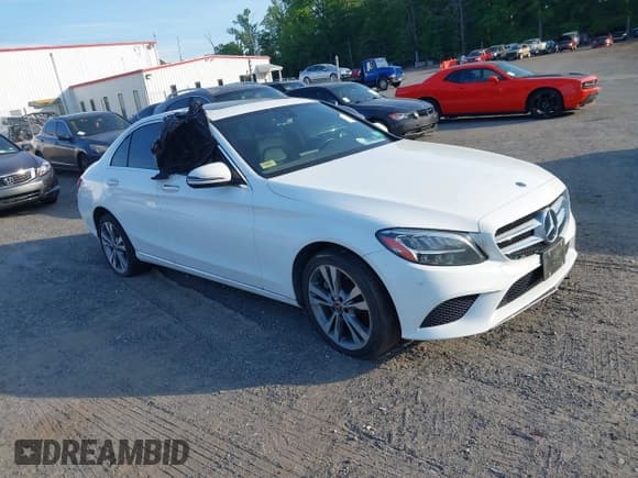 ✅ 2019 Mercedes-Benz C 300 • VIN: 55SWF8EB9KU296768 • Lot: 42137749. Wystawiony na IAAI z przebiegiem Nie podano. Bezpłatny archiwum sprzedaży aukcyjnych z USA i szczegółowy raport historii pojazdu na DreamBid. Zdjęcie 1.