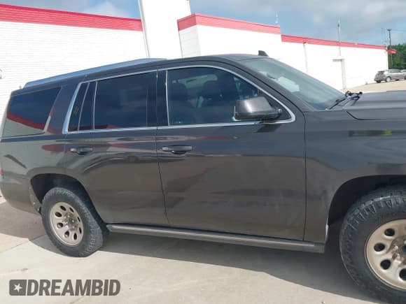 ✅ 2018 Chevrolet Tahoe LS • VIN: 1GNSCAKCXJR127730 • Lot: 42187079. Wystawiony na IAAI z przebiegiem 123 465 mil. Bezpłatny archiwum sprzedaży aukcyjnych z USA i szczegółowy raport historii pojazdu na DreamBid. Zdjęcie 13.