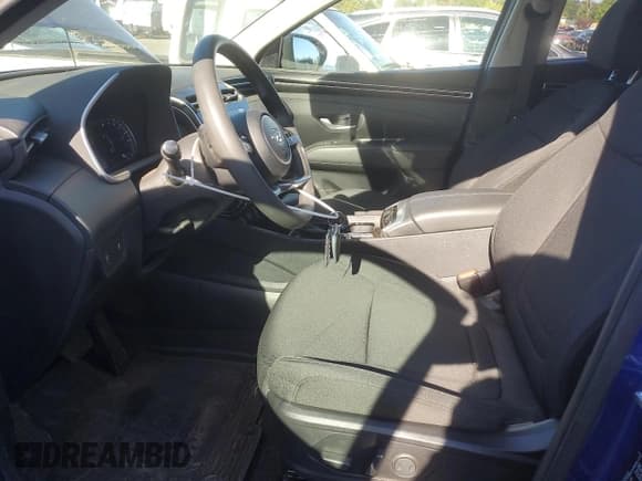 ✅ 2022 Hyundai Tucson SEL • VIN: 5NMJB3AE6NH071852 • Lot: 72274504. Wystawiony na Copart z przebiegiem 16 576 mil. Bezpłatny archiwum sprzedaży aukcyjnych z USA i szczegółowy raport historii pojazdu na DreamBid. Zdjęcie 7.