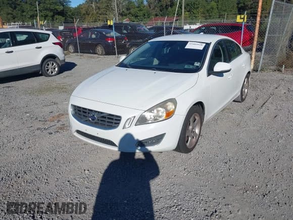 ✅ 2012 Volvo S60 T5 • VIN: YV1622FS8C2045697 • Lot: 43489928. Wystawiony na IAAI z przebiegiem 140 197 mil. Bezpłatny archiwum sprzedaży aukcyjnych z USA i szczegółowy raport historii pojazdu na DreamBid. Zdjęcie 2.