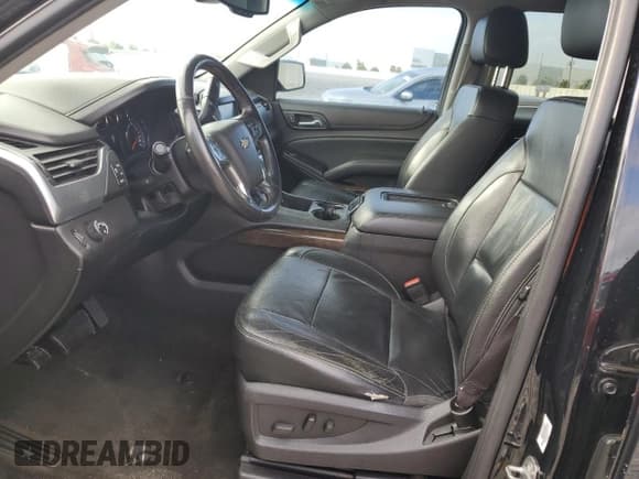 ✅ 2016 Chevrolet Suburban LT • VIN: 1GNSCHKC3GR415302 • Lot: 85107185. Wystawiony na Copart z przebiegiem 324 252 mil. Bezpłatny archiwum sprzedaży aukcyjnych z USA i szczegółowy raport historii pojazdu na DreamBid. Zdjęcie 7.