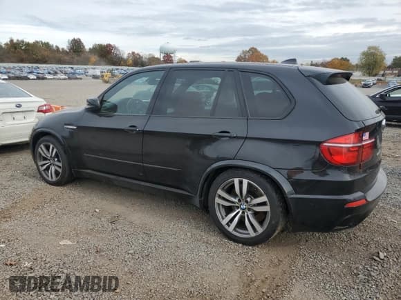 ✅ 2013 BMW X5 M • VIN: 5YMGY0C57DLL15713 • Лот: 90642815. Опубликован ранее на Copart с пробегом 131 366 миль. Бесплатный доступ к архиву аукционных продаж из США и подробный отчёт об истории автомобиля на DreamBid. Изображение 2.