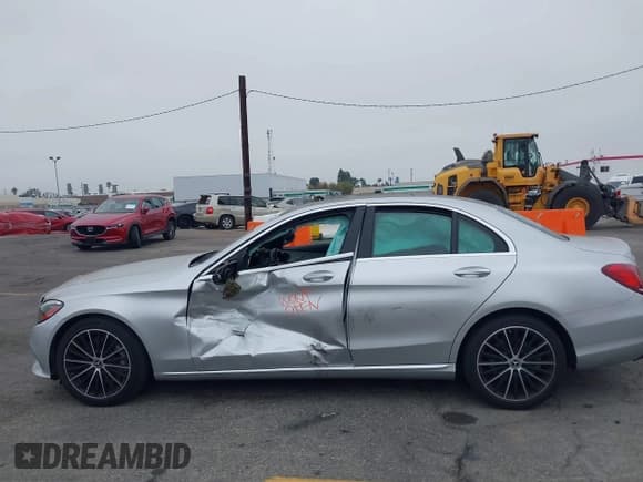 ✅ 2020 Mercedes-Benz C 300 • VIN: W1KWF8DB4LR596867 • Лот: 43294079. Опубликован ранее на IAAI с пробегом Не указан. Бесплатный доступ к архиву аукционных продаж из США и подробный отчёт об истории автомобиля на DreamBid. Изображение 14.