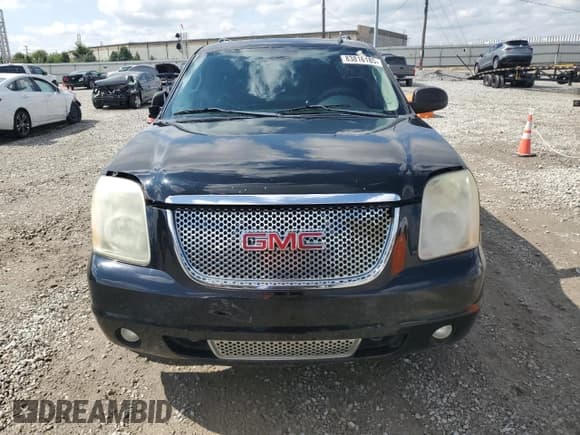 ✅ 2011 GMC Yukon Denali • VIN: 1GKS2EEF8BR311806 • Lot: 83816185. Wystawiony na Copart z przebiegiem 218 601 mil. Bezpłatny archiwum sprzedaży aukcyjnych z USA i szczegółowy raport historii pojazdu na DreamBid. Zdjęcie 5.