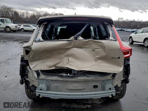 ✅ 2025 Volvo XC40 Core Bright Theme • VIN: YV4L12UJ1S2520527 • Lot: 93677025. Listed on Copart with 13,539 mi. Free auction sales archive from the USA and detailed vehicle history report at DreamBid. Image 6.