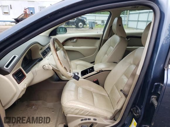 ✅ 2008 Volvo V70 • VIN: YV1BW982681051407 • Лот: 67832064. Опубликован ранее на Copart с пробегом 227 220 миль. Бесплатный доступ к архиву аукционных продаж из США и подробный отчёт об истории автомобиля на DreamBid. Изображение 7.