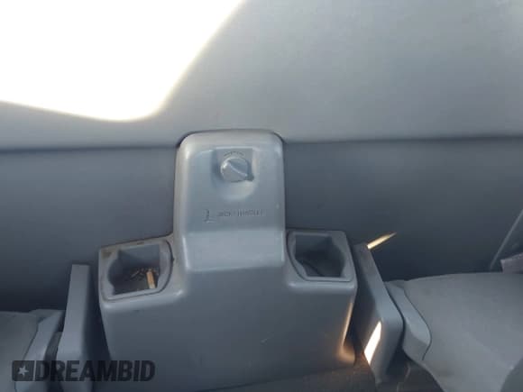 ✅ 2000 Mazda B-Series SE • VIN: 4F4YR16V9YTM14025 • Lot: 43643482. Listed on IAAI with 187,143 mi. Free auction sales archive from the USA and detailed vehicle history report at DreamBid. Image 8.