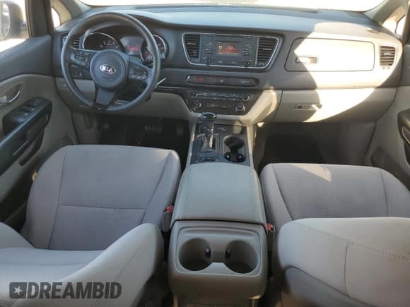 ✅ 2016 Kia Sedona LX • VIN: KNDMB5C10G6100829 • Lot: 92404455. Wystawiony na Copart z przebiegiem 263 346 mil. Bezpłatny archiwum sprzedaży aukcyjnych z USA i szczegółowy raport historii pojazdu na DreamBid. Zdjęcie 8.