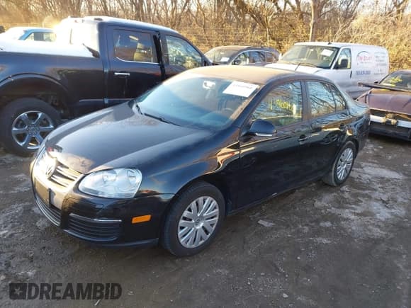 ✅ 2010 Volkswagen Jetta S • VIN: 3VWJZ7AJ1AM088434 • Лот: 43860968. Опубликован ранее на IAAI с пробегом 191 124 миль. Бесплатный доступ к архиву аукционных продаж из США и подробный отчёт об истории автомобиля на DreamBid. Изображение 2.