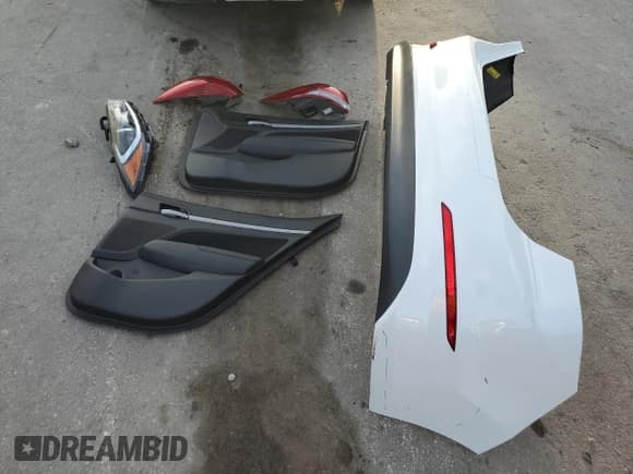 ✅ 2018 Hyundai Elantra Limited • VIN: 5NPD84LF9JH281253 • Lot: 85163265. Listed on Copart with 67,531 mi. Free auction sales archive from the USA and detailed vehicle history report at DreamBid. Image 12.