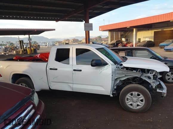 ✅ 2025 Toyota Tundra SR • VIN: 5TFKB5AA1SX048933 • Lot: 43684190. Listed on IAAI with 9,895 mi. Free auction sales archive from the USA and detailed vehicle history report at DreamBid. Image 14.
