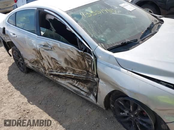 2016 Chevrolet Malibu LT z VIN 1G1ZE5ST5GF303756, wystawiony jako IAAI lot #43351963 z przebiegiem Nie podano mil oraz . Historia ofert i sprzedaży dostępna na DreamBid. Obrazek 18.