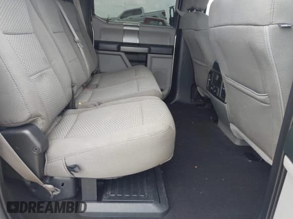 ✅ 2019 Ford F-250 XL • VIN: 1FT7W2BT0KEF68884 • Lot: 42448800. Wystawiony na IAAI z przebiegiem 98 618 mil. Bezpłatny archiwum sprzedaży aukcyjnych z USA i szczegółowy raport historii pojazdu na DreamBid. Zdjęcie 8.