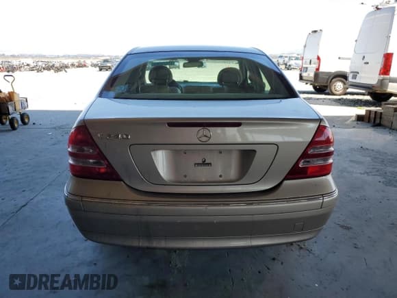 ✅ 2002 Mercedes-Benz C 230/260/280/320 • VIN: WDBRF61J52F287947 • Lot: 69471795. Wystawiony na Copart z przebiegiem 144 473 mil. Bezpłatny archiwum sprzedaży aukcyjnych z USA i szczegółowy raport historii pojazdu na DreamBid. Zdjęcie 6.