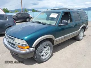 ✅ 1998 Chevrolet Blazer LS • VIN: 1GNDT13W8W2164101 • Lot: 42385368. Wystawiony na IAAI z przebiegiem 175 584 mil. Bezpłatny archiwum sprzedaży aukcyjnych z USA i szczegółowy raport historii pojazdu na DreamBid. Zdjęcie 2.