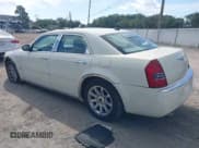 ✅ 2005 Chrysler 300 C • VIN: 2C3AA63H35H632102 • Лот: 42702035. Опубликован ранее на IAAI с пробегом 172 035 миль. Бесплатный доступ к архиву аукционных продаж из США и подробный отчёт об истории автомобиля на DreamBid. Изображение 3.