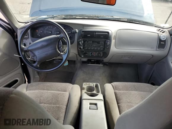 ✅ 1998 Ford Explorer XL • VIN: 1FMZU34X5WZB03886 • Lot: 84244475. Wystawiony na Copart z przebiegiem 159 121 mil. Bezpłatny archiwum sprzedaży aukcyjnych z USA i szczegółowy raport historii pojazdu na DreamBid. Zdjęcie 8.