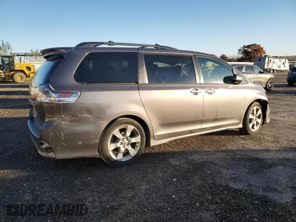 ✅ 2013 Toyota Sienna SE • VIN: 5TDXK3DC5DS294772 • Lot: 91271095. Listed on Copart with 164,384 mi. Free auction sales archive from the USA and detailed vehicle history report at DreamBid. Image 3.
