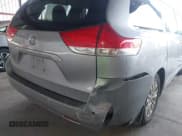 ✅ 2012 Toyota Sienna XLE • VIN: 5TDYK3DC3CS210368 • Lot: 43834362. Wystawiony na IAAI z przebiegiem 185 989 mil. Bezpłatny archiwum sprzedaży aukcyjnych z USA i szczegółowy raport historii pojazdu na DreamBid. Zdjęcie 17.