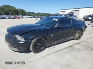 ✅ 2011 Ford Mustang GT Premium • VIN: 1ZVBP8CF1B5166923 • Лот: 86654615. Опубликован ранее на Copart с пробегом 85 156 миль. Бесплатный доступ к архиву аукционных продаж из США и подробный отчёт об истории автомобиля на DreamBid. Изображение 1.