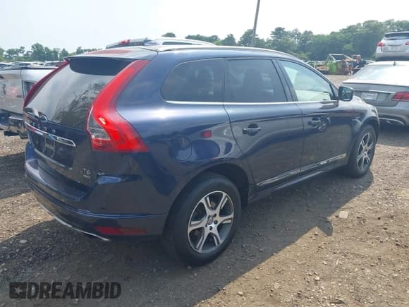 ✅ 2015 Volvo XC60 T6 • VIN: YV4902RK7F2707839 • Lot: 42662324. Wystawiony na IAAI z przebiegiem 78 877 mil. Bezpłatny archiwum sprzedaży aukcyjnych z USA i szczegółowy raport historii pojazdu na DreamBid. Zdjęcie 4.