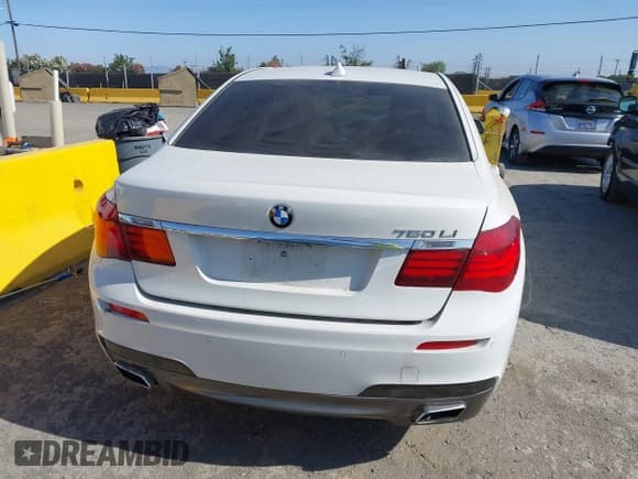 ✅ 2014 BMW 7 Series ALPINA B7 • VIN: WBAYE8C51ED135267 • Lot: 42592569. Wystawiony na IAAI z przebiegiem 138 110 mil. Bezpłatny archiwum sprzedaży aukcyjnych z USA i szczegółowy raport historii pojazdu na DreamBid. Zdjęcie 16.