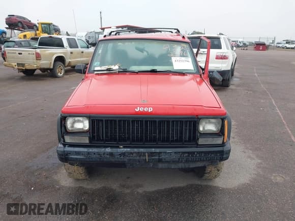 ✅ 1996 Jeep Cherokee Sport • VIN: 1J4FJ67S3TL213264 • Lot: 43252396. Listed on IAAI with 176,783 mi. Free auction sales archive from the USA and detailed vehicle history report at DreamBid. Image 13.