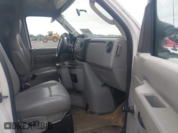 ✅ 2014 Ford Econoline Cargo Commercial • VIN: 1FTNE2EWXEDA84022 • Lot: 42886331. Listed on IAAI with 131,357 mi. Free auction sales archive from the USA and detailed vehicle history report at DreamBid. Image 5.