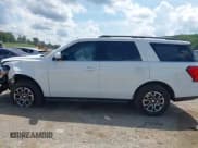 ✅ 2023 Ford Expedition XLT • VIN: 1FMJU1H83PEA61926 • Lot: 42731576. Wystawiony na IAAI z przebiegiem 25 982 mil. Bezpłatny archiwum sprzedaży aukcyjnych z USA i szczegółowy raport historii pojazdu na DreamBid. Zdjęcie 14.