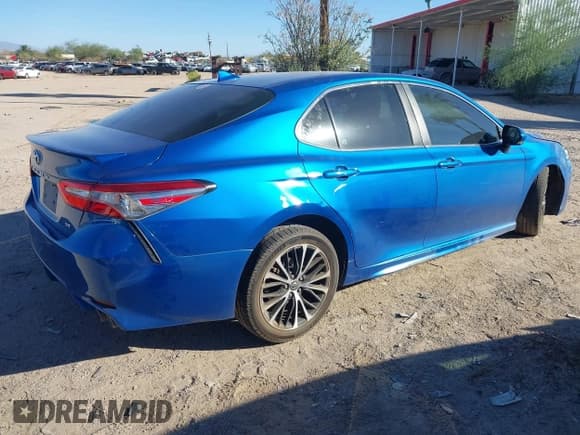 ✅ 2018 Toyota Camry LE • VIN: 4T1B11HK0JU080133 • Lot: 43578372. Listed on IAAI with 118,804 mi. Free auction sales archive from the USA and detailed vehicle history report at DreamBid. Image 4.