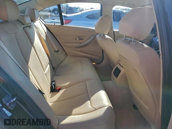 ✅ 2015 BMW 3 Series 320i xDrive • VIN: WBA3C3C51FK201879 • Lot: 94886885. Wystawiony na Copart z przebiegiem 82 721 mil. Bezpłatny archiwum sprzedaży aukcyjnych z USA i szczegółowy raport historii pojazdu na DreamBid. Zdjęcie 10.