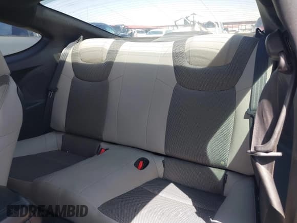 ✅ 2014 Hyundai Genesis Coupe R-Spec • VIN: KMHHT6KD6EU120667 • Lot: 41956038. Wystawiony na IAAI z przebiegiem 163 464 mil. Bezpłatny archiwum sprzedaży aukcyjnych z USA i szczegółowy raport historii pojazdu na DreamBid. Zdjęcie 8.