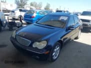 ✅ 2003 Mercedes-Benz C 240 • VIN: WDBRF61J73E011907 • Lot: 42497482. Wystawiony na IAAI z przebiegiem 114 533 mil. Bezpłatny archiwum sprzedaży aukcyjnych z USA i szczegółowy raport historii pojazdu na DreamBid. Zdjęcie 2.