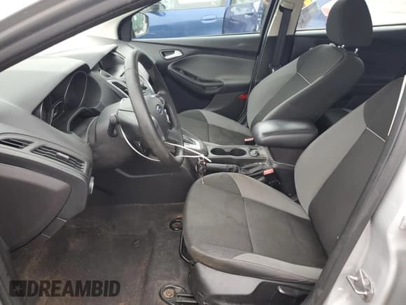 ✅ 2014 Ford Focus SE • VIN: 1FADP3K22EL333552 • Lot: 90502785. Wystawiony na Copart z przebiegiem 172 371 mil. Bezpłatny archiwum sprzedaży aukcyjnych z USA i szczegółowy raport historii pojazdu na DreamBid. Zdjęcie 7.