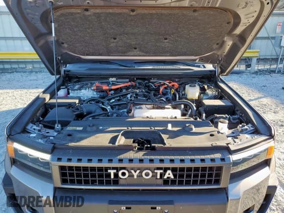 ✅ 2025 Toyota Land Cruiser 1958 Edition • VIN: JTEABFAJ2SK044321 • Lot: 92323315. Wystawiony na Copart z przebiegiem 6 524 mil. Bezpłatny archiwum sprzedaży aukcyjnych z USA i szczegółowy raport historii pojazdu na DreamBid. Zdjęcie 11.