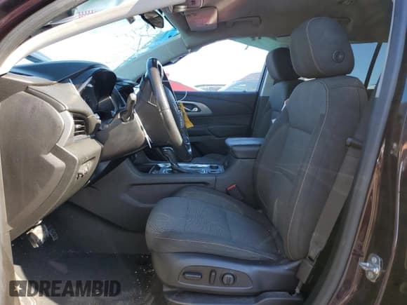 ✅ 2018 Chevrolet Traverse LT Cloth • VIN: 1GNERGKW3JJ115720 • Lot: 42773384. Wystawiony na Copart z przebiegiem 81 785 mil. Bezpłatny archiwum sprzedaży aukcyjnych z USA i szczegółowy raport historii pojazdu na DreamBid. Zdjęcie 7.