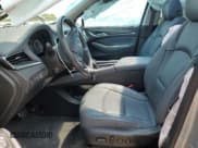 ✅ 2020 Buick Enclave Premium • VIN: 5GAERCKW3LJ128635 • Lot: 58843895. Wystawiony na Copart z przebiegiem 27 191 mil. Bezpłatny archiwum sprzedaży aukcyjnych z USA i szczegółowy raport historii pojazdu na DreamBid. Zdjęcie 7.