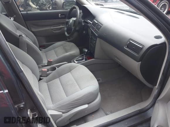 ✅ 2006 Volkswagen Golf GLS • VIN: 9BWGL61J164006090 • Lot: 41516796. Listed on IAAI with 140,935 mi. Free auction sales archive from the USA and detailed vehicle history report at DreamBid. Image 5.