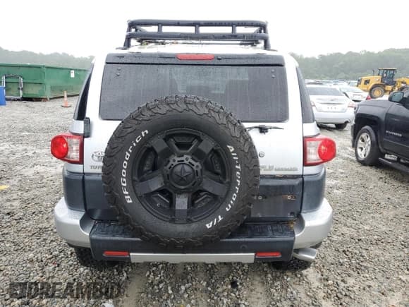 ✅ 2008 Toyota FJ Cruiser • VIN: JTEZU11FX8K005075 • Lot: 64838335. Listed on Copart with 142,999 mi. Free auction sales archive from the USA and detailed vehicle history report at DreamBid. Image 6.