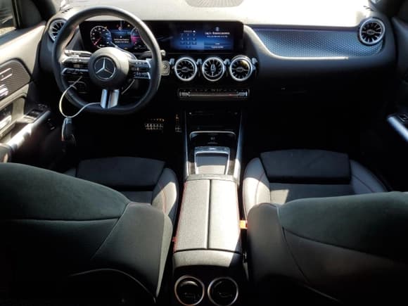 ✅ 2025 Mercedes-Benz GLA 250 • VIN: W1N4N4HBXSJ670340 • Lot: 71678795. Wystawiony na Copart z przebiegiem 5 710 mil. Bezpłatny archiwum sprzedaży aukcyjnych z USA i szczegółowy raport historii pojazdu na DreamBid. Zdjęcie 8.