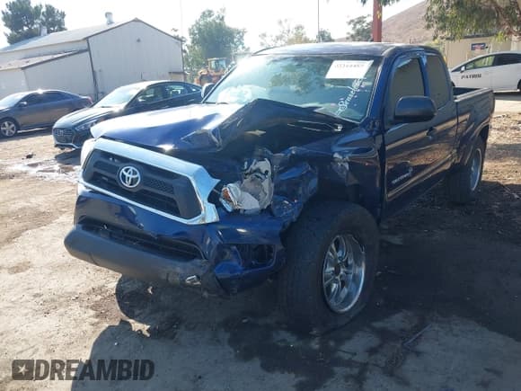 ✅ 2014 Toyota Tacoma PreRunner • VIN: 5TFTU4GNXEX056178 • Lot: 43344457. Listed on IAAI with 185,884 mi. Free auction sales archive from the USA and detailed vehicle history report at DreamBid. Image 2.
