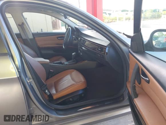 ✅ 2011 BMW 3 Series 328i xDrive • VIN: WBAPK5G50BNN80229 • Лот: 42921578. Опубликован ранее на IAAI с пробегом 123 832 миль. Бесплатный доступ к архиву аукционных продаж из США и подробный отчёт об истории автомобиля на DreamBid. Изображение 5.